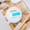 ponds light moisturiser non oily fresh feel vitamin e glycerine soft glowing skin face cream 04 ponds light moisturiser non oily fresh feel vitamin e glycerine soft glowing skin face cream 04